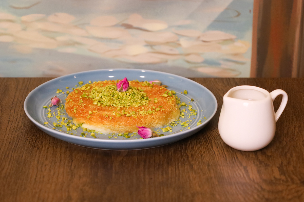 Arabic Ice Cream With Cotton Candy - بوظة عربية مع غزلة