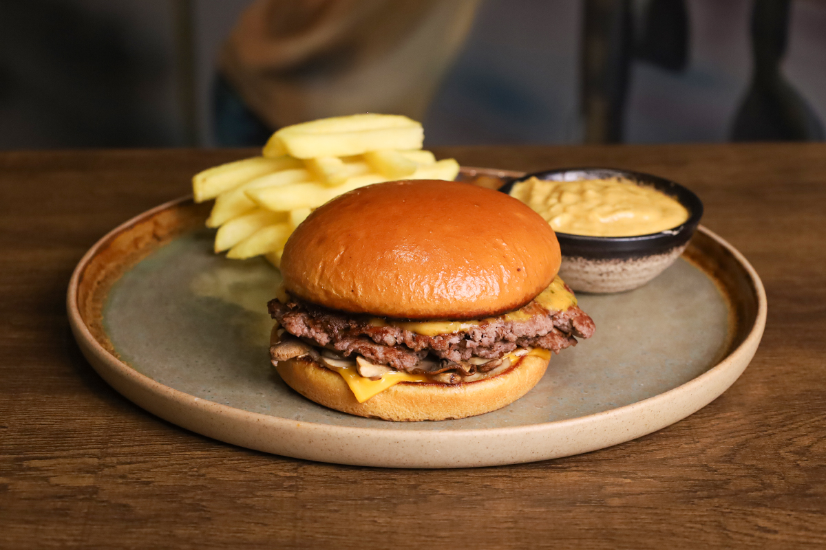 AL Qemarya Burger - برجر القيمرية